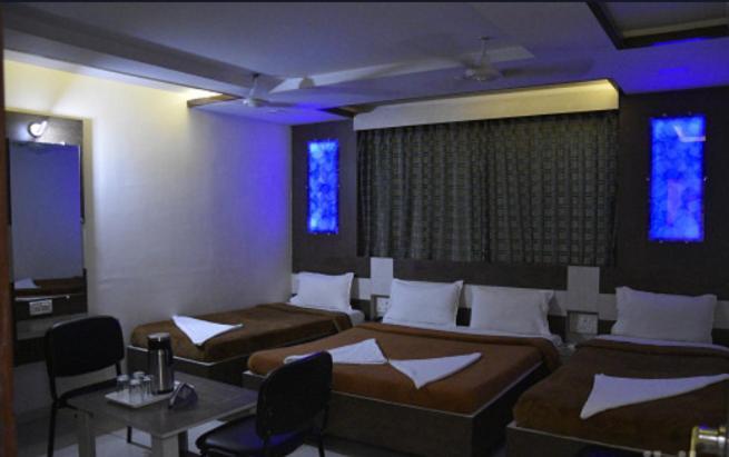 Midtown Hotel Ahmedabad Bagian luar foto