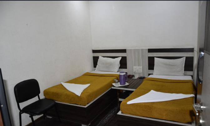 Midtown Hotel Ahmedabad Bagian luar foto